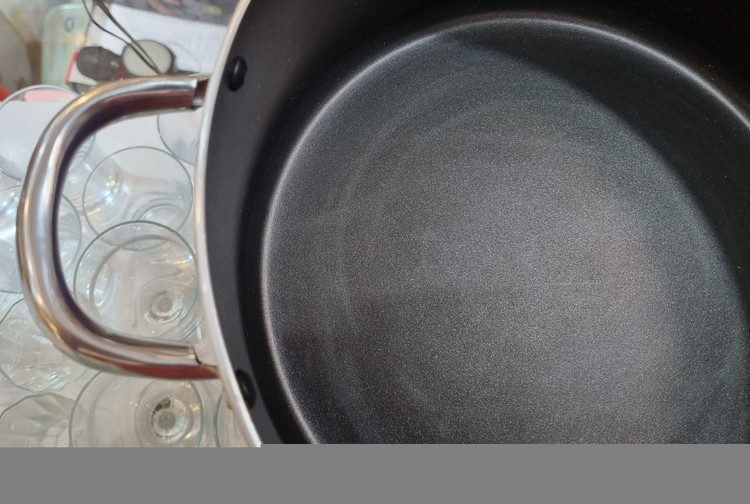 داخل قابلمه ظرفیران سایز ۲۸ رنگ بنفش