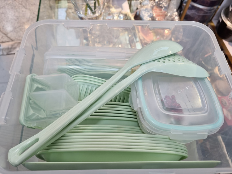 سرویس مسافرتی ۶۰ پارچه ۴ قفل(۶ نفره) پلاستیکی لیمون رنگ سبز