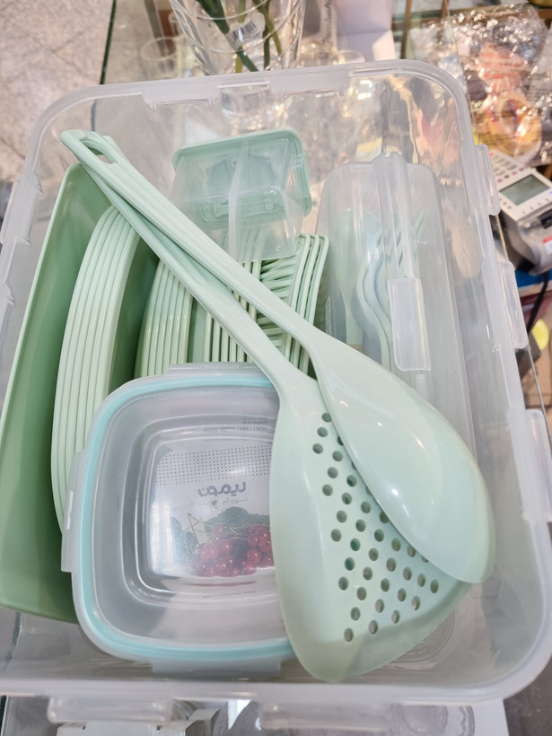 Limon 60 Pcs Four lock Picnic Set